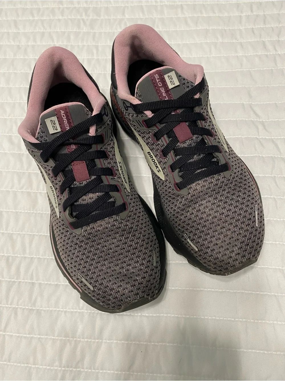 Brooks Adrenaline GTS 22 Sneakers Women’s Size 7.5